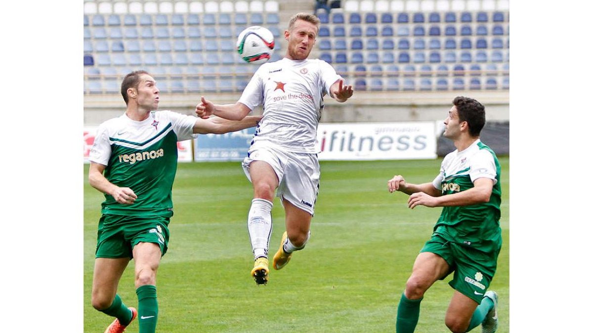 El Racing de Ferrol volverá a jugar en el Reino de León. BRUNO MORENO