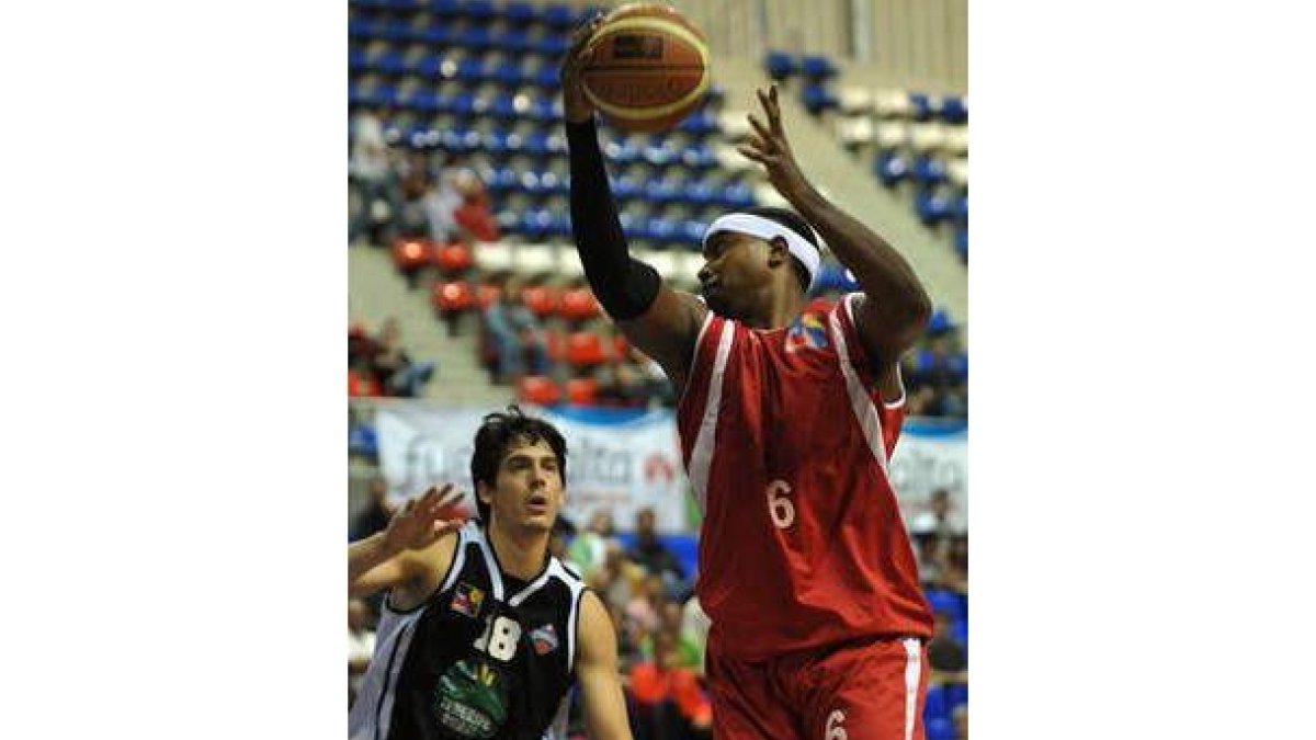 Rick Hughes vuelve hoy al equipo tras su lesión.