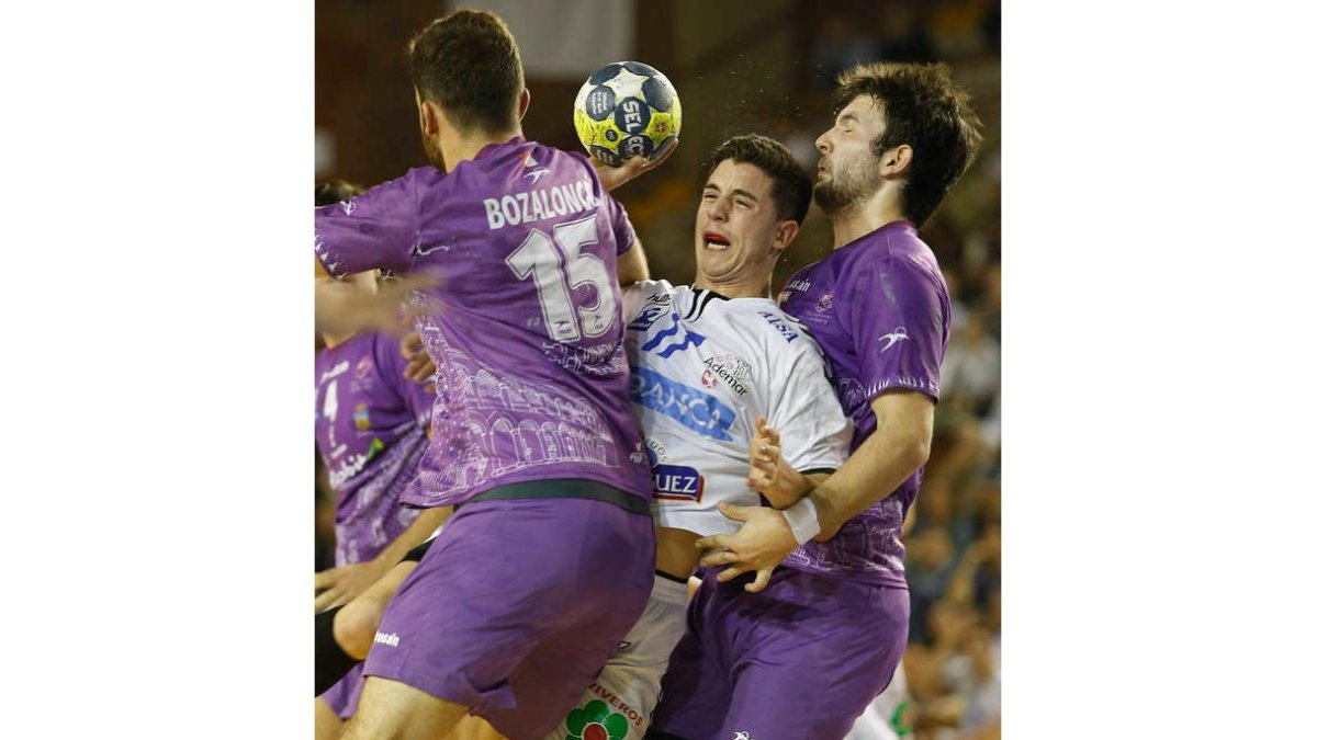 Guadalajara doblegó al Ademar en el partido de la primera vuelta. F. OTERO