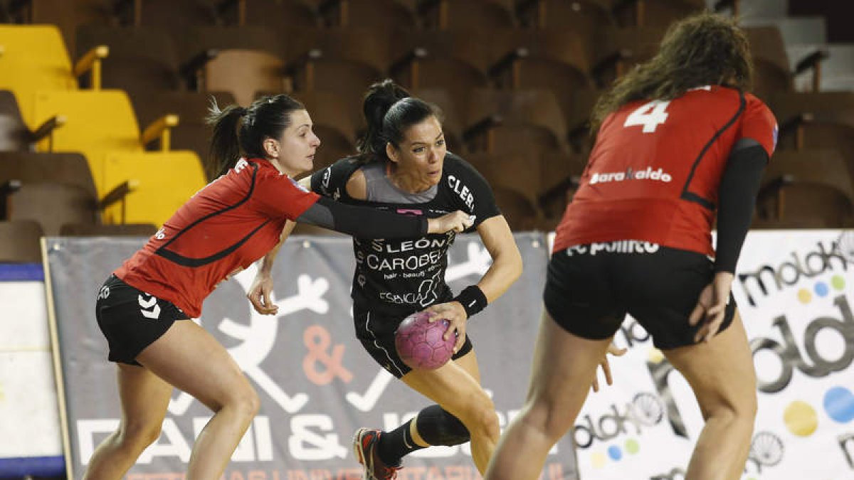 Raquel Caño, durante un partido del Cleba en el Palacio. JESÚS F. SALVADORES