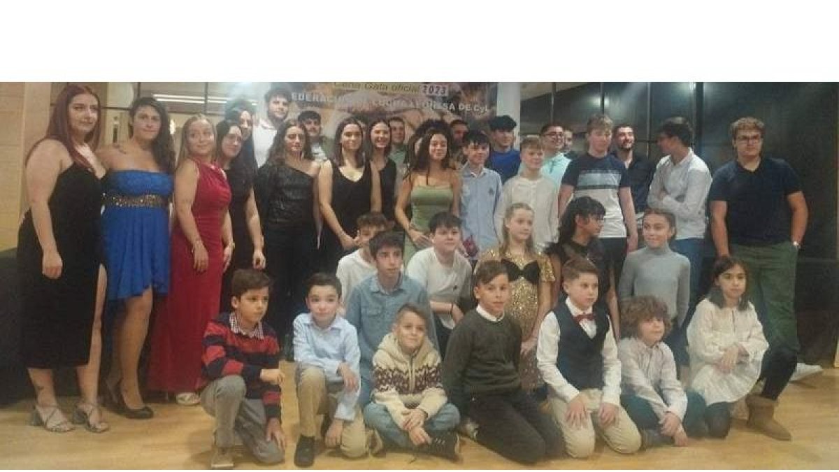 El Hotel Camino Real acogió la V Gala de la Lucha Leonesa, donde se entregaron los trofeos y galardones a los deportistas más destacados de 2023. DL