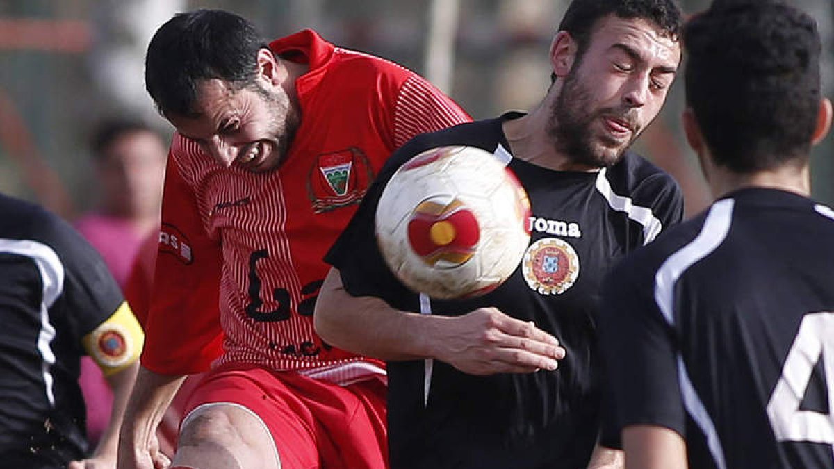 El equipo leonés acabó sucumbiendo ante el salmantino. JESÚS