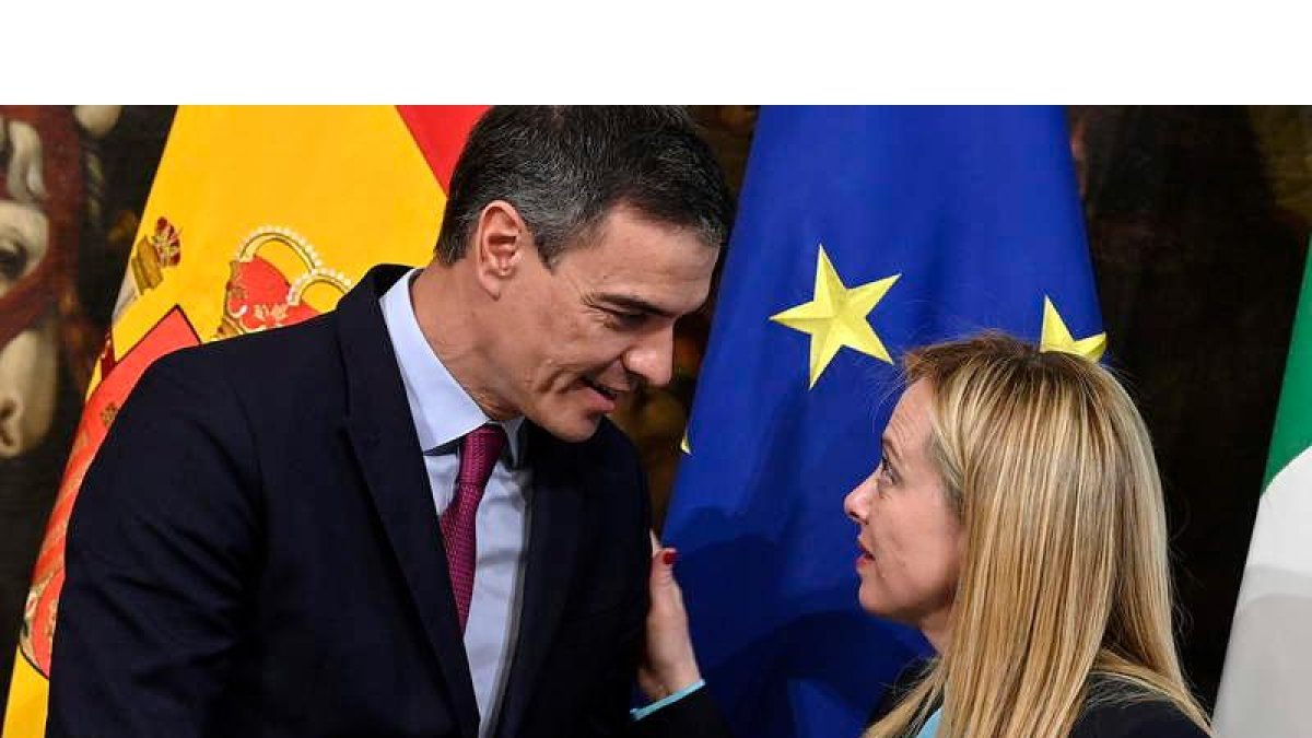 Pedro Sánchez y Giorgia Meloni, durante unareunión ayer en Roma. 