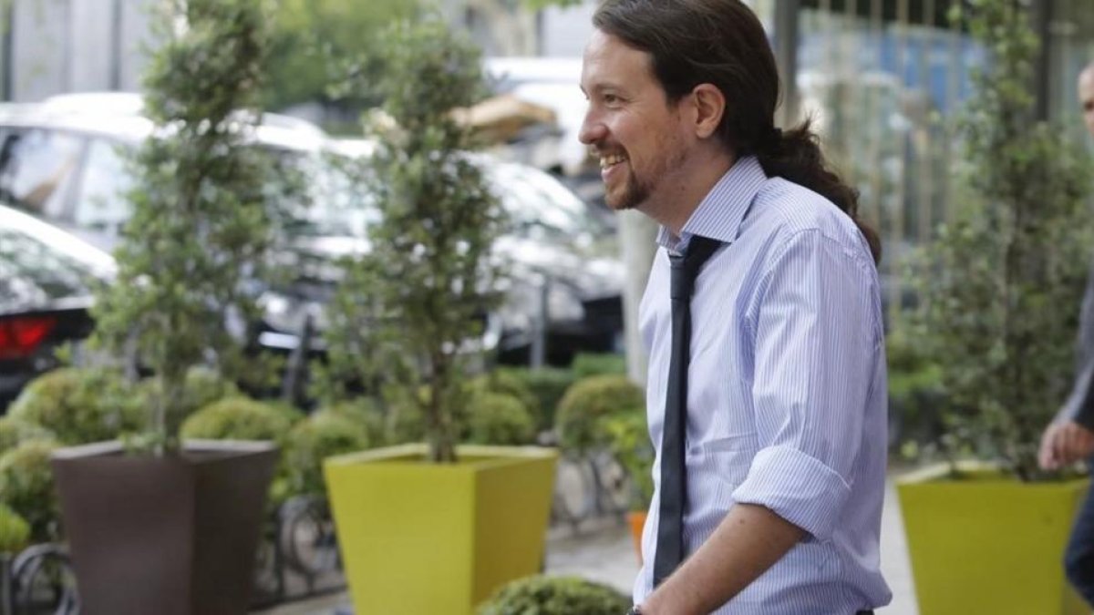 Pablo Iglesias, tras un coloquio informativo en el hotel Ritz, durante la precampaña del 26-J.