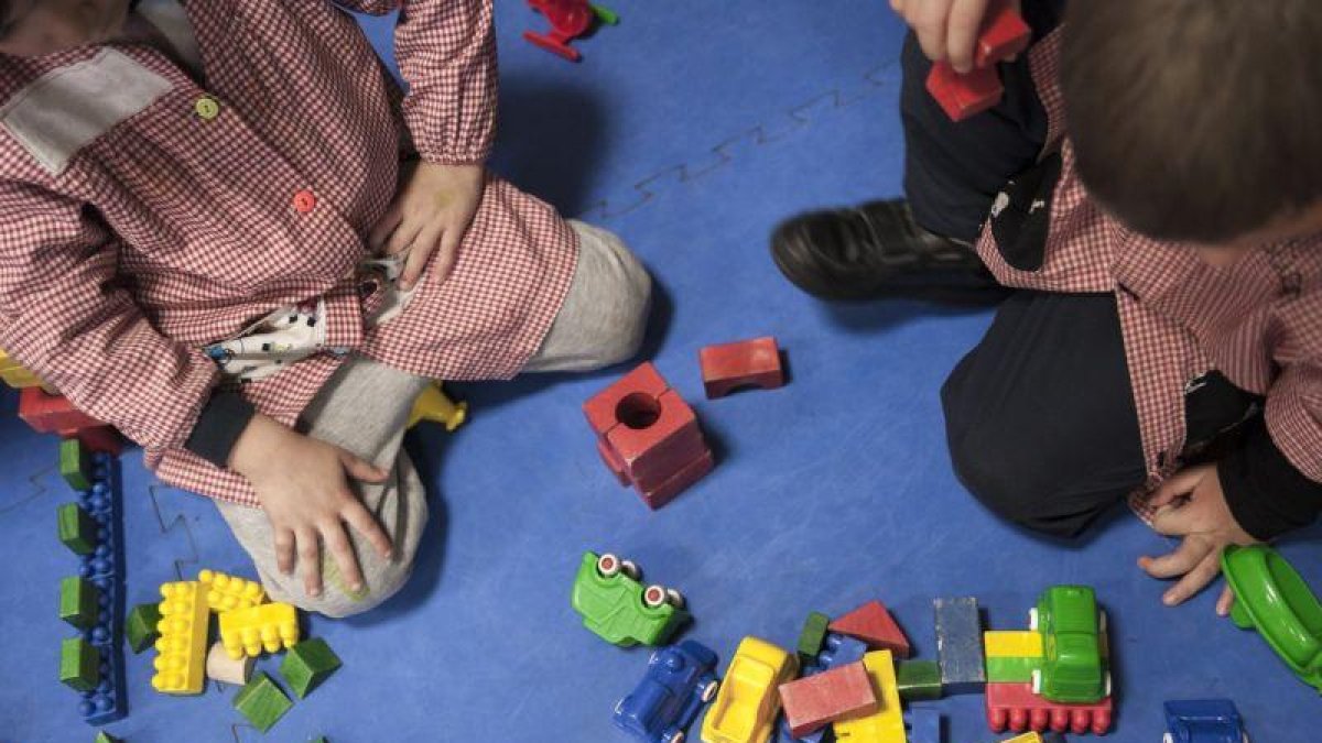Niños jugando.