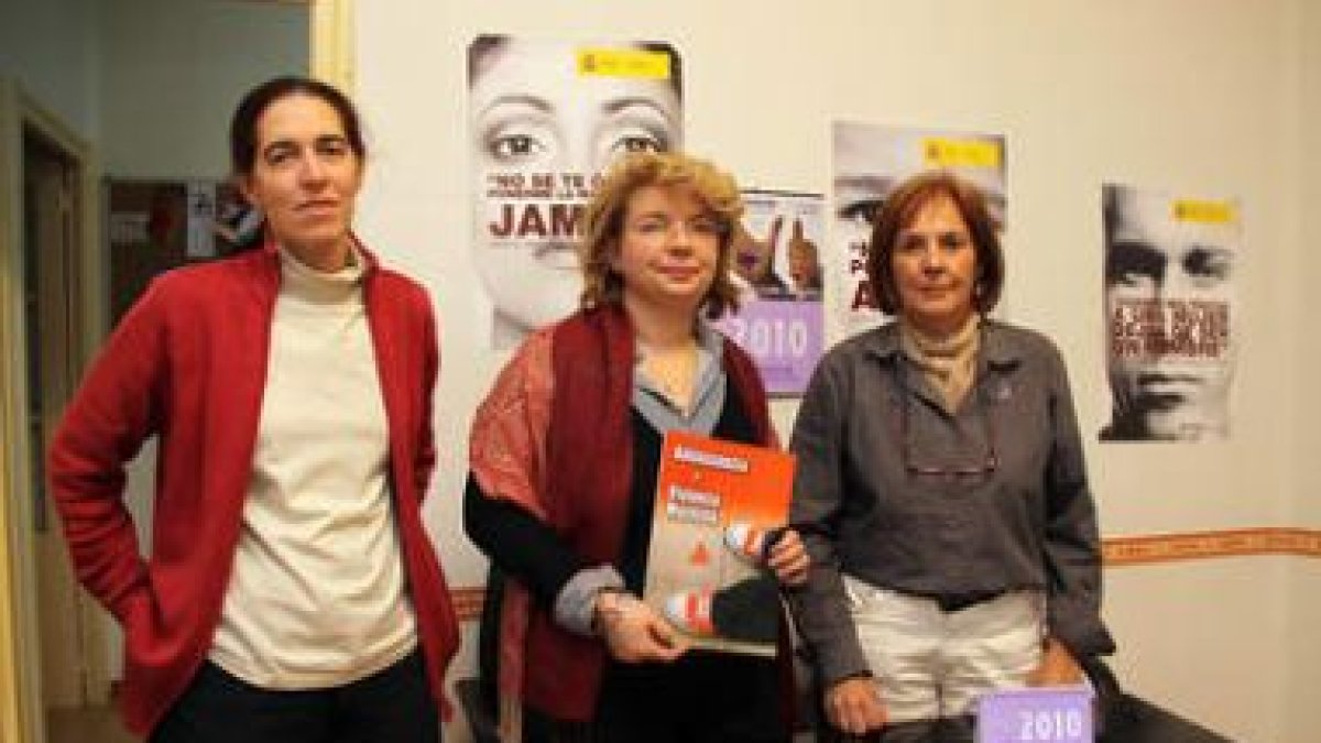 Sagrario Pérez, Ana Vicente, coordinadora del estudio, y Carmen Carlón.