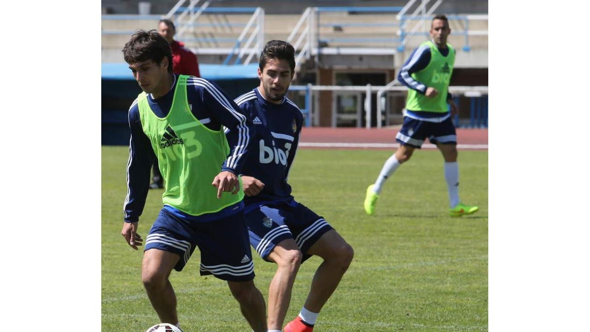 La plantilla de la Deportiva se prepara para afrontar el partido ante el Racing de Santander