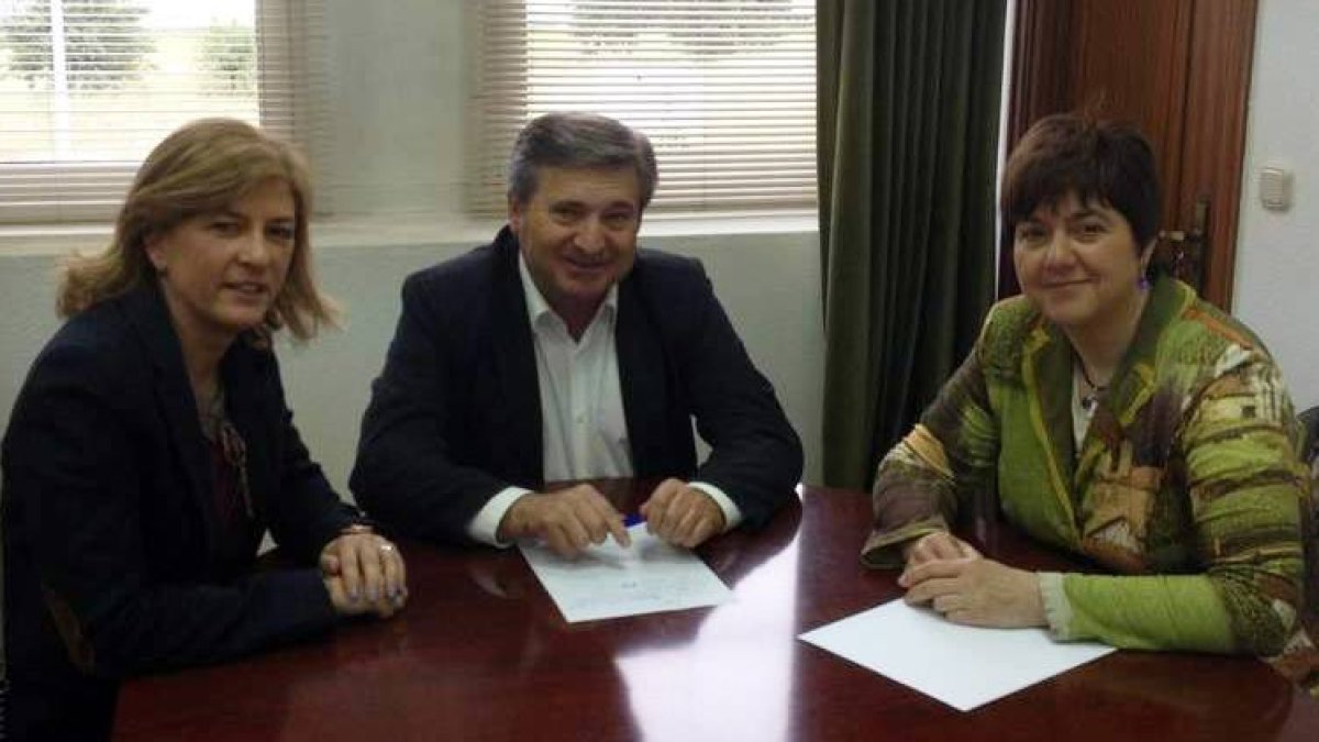 Un momento de la reunión entre Acuaes y la Mancomunidad del Agua.