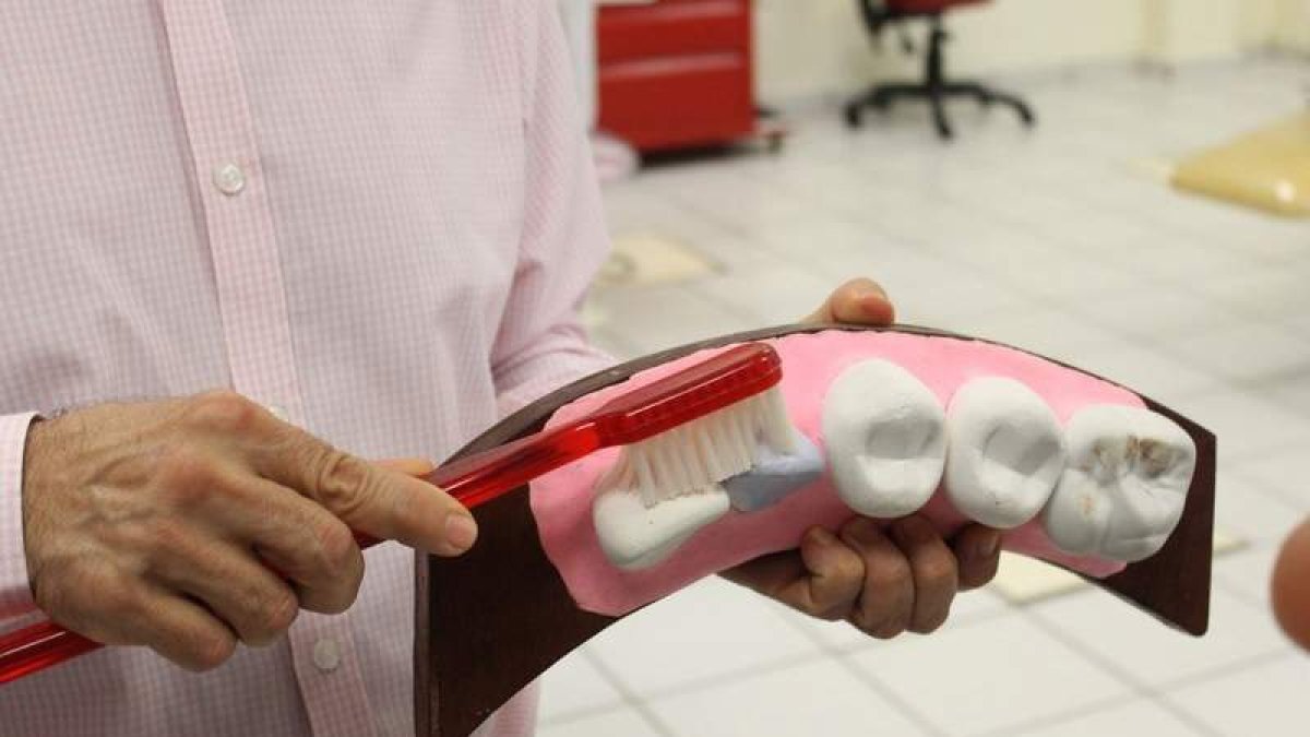 El 57% de los mayores de 60 se cepilla tres veces al día.