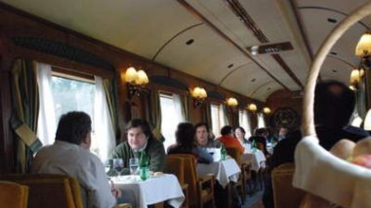 Una imagen del interior del Transcantábrico.