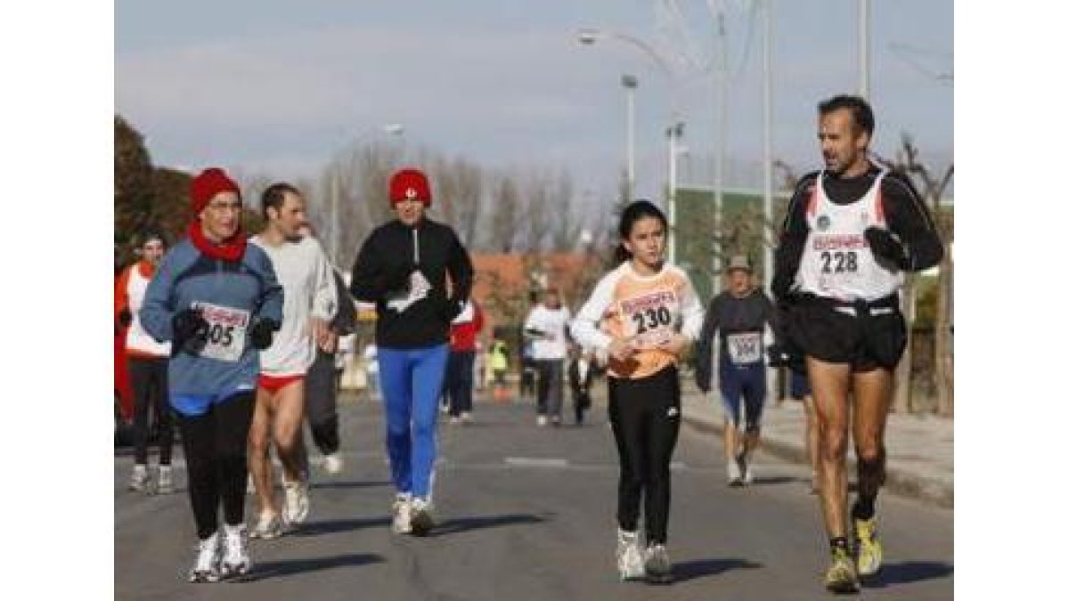 Centenares de corredores participarán mañana en la prueba de 10 kilómetros.