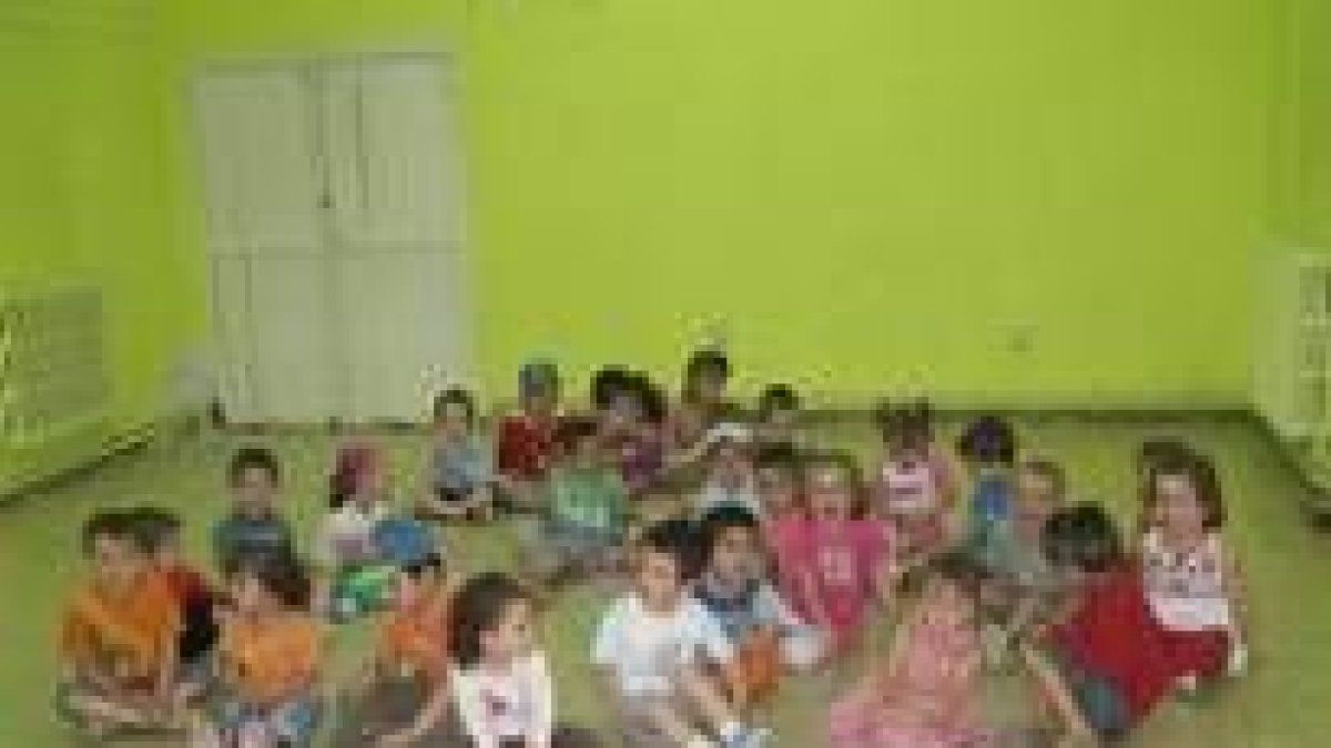 La Diputación ofrece campamentos y servicio de ludotecas para los más pequeños