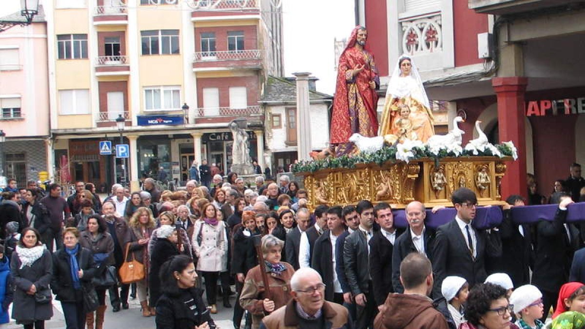 La procesión salió de la iglesia de Santa María y llegó hasta el Marca y la plaza de Ayuntamiento.