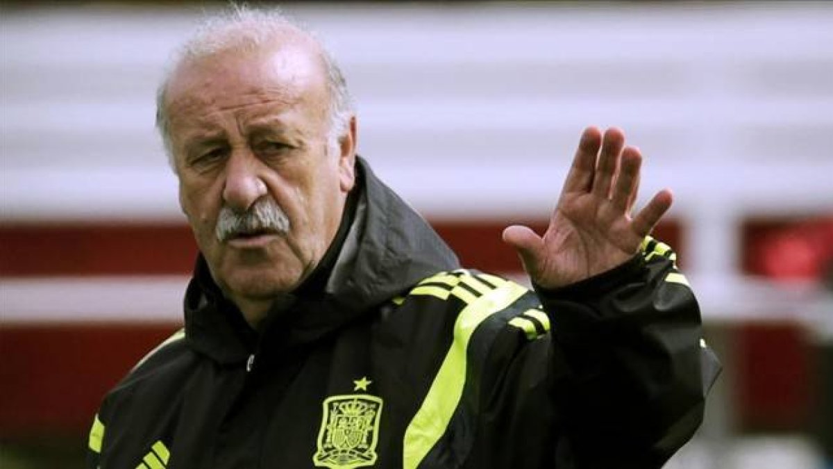 Del Bosque, durante el entrenamiento de este domingo de la selección española, en Curitiba.