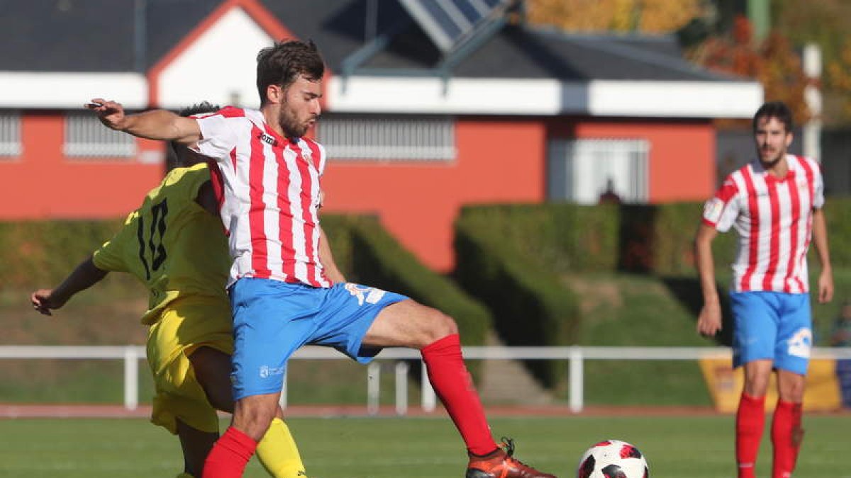 El Atlético Bembibre frenó a un Real Ávila peligroso. L. DE LA MATA