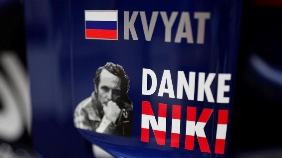Mensaje en recuerdo de Lauda en el coche de Toro Rosso en Mónaco.