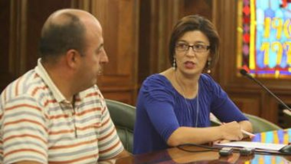Bernardo Gutiérrez y Susana Travesí, en la presentación del desfile de pendones.