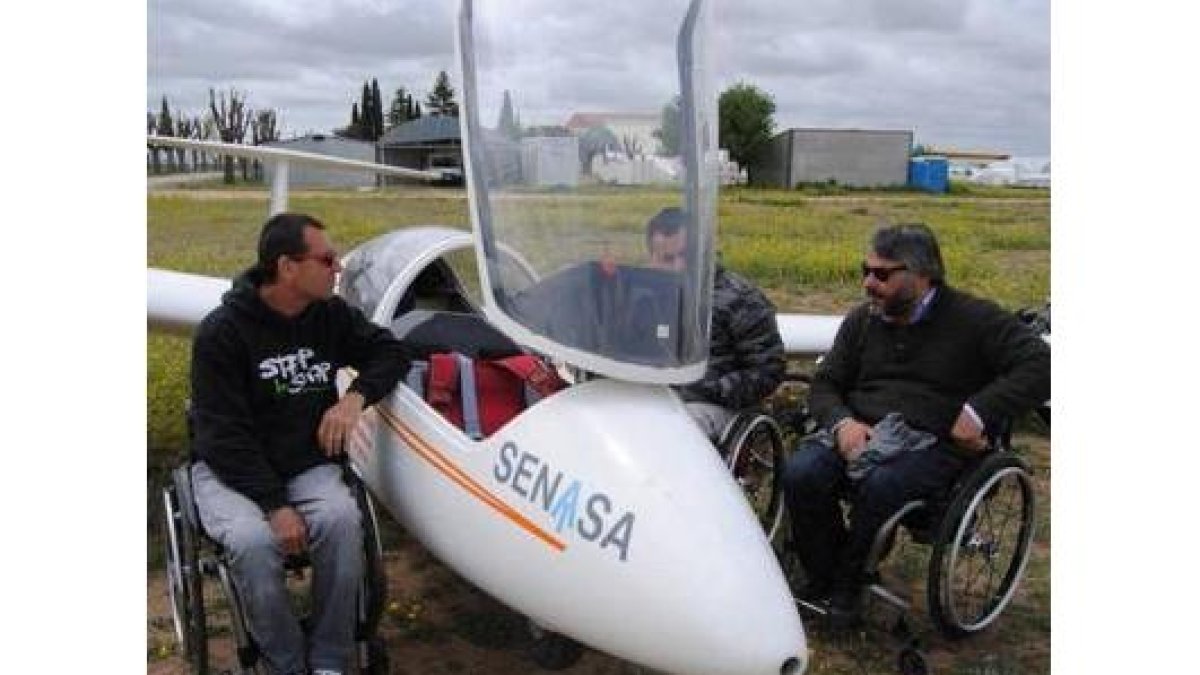 Actividad de vuelo adaptado organizado por la fundación Sillas Voladoras