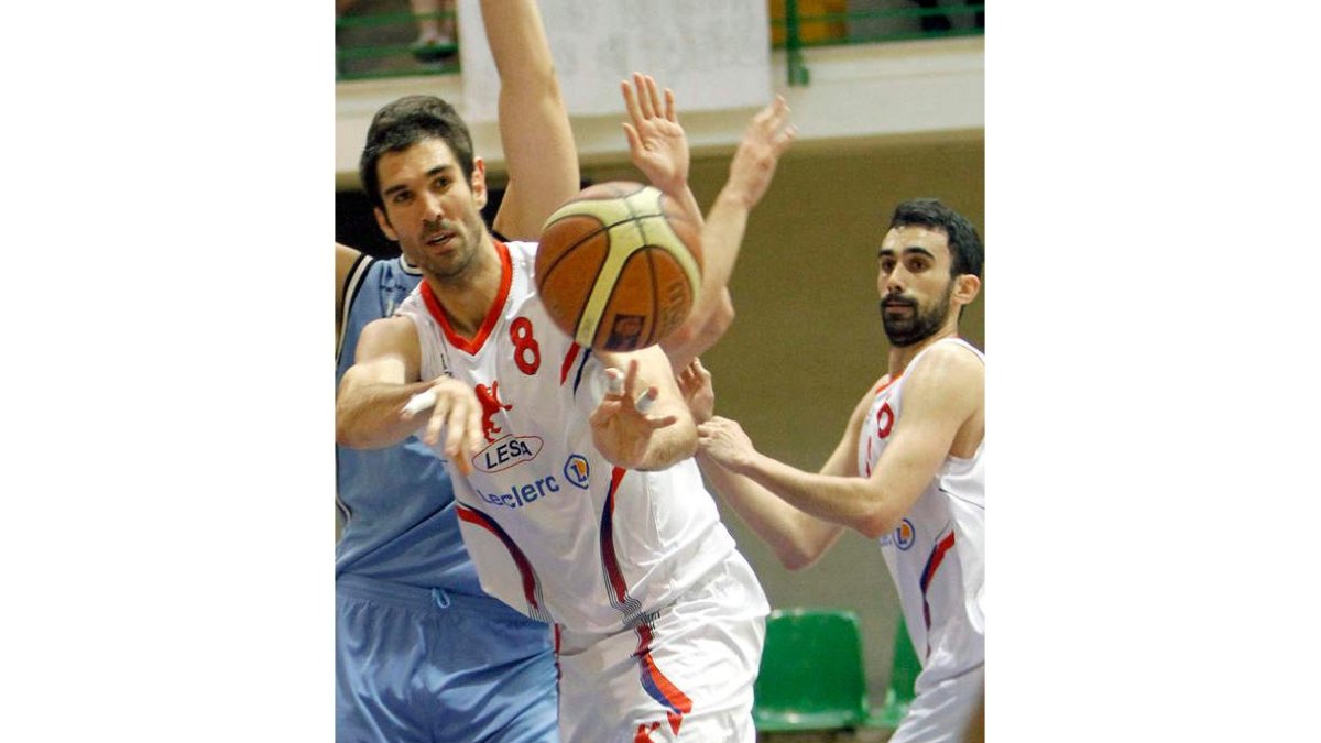 EL Agustinos sufrió el juego intenso del Madrid.