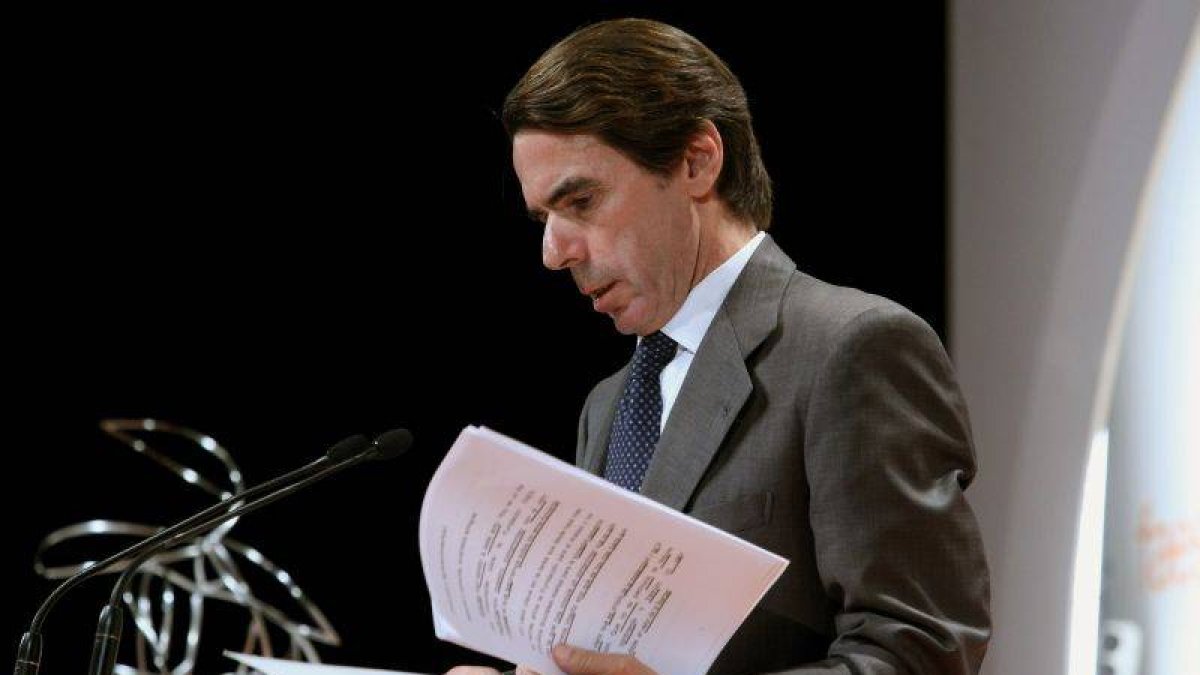 El ex-presidente José María Aznar,durante la entrega a Mario Vargas Llosa del Premio FAES de la Libertad 2012.