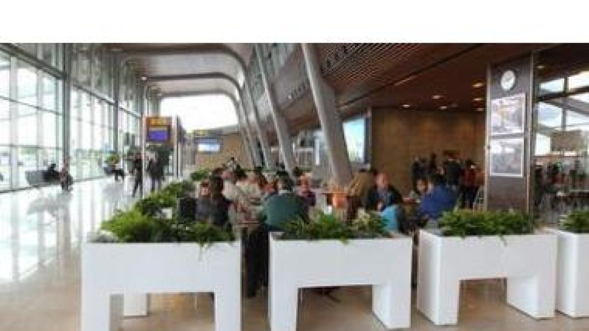 Éste es el aspecto que presentaba la nueva terminal del aeropuerto de León ayer a las 14.00 horas