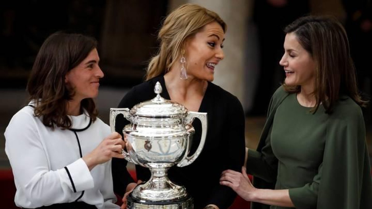 La palista Maialen Chourraut, Lidia Valentín y la reina Letizia, en la gala de entregad e los Premios Nacionales del Deporte