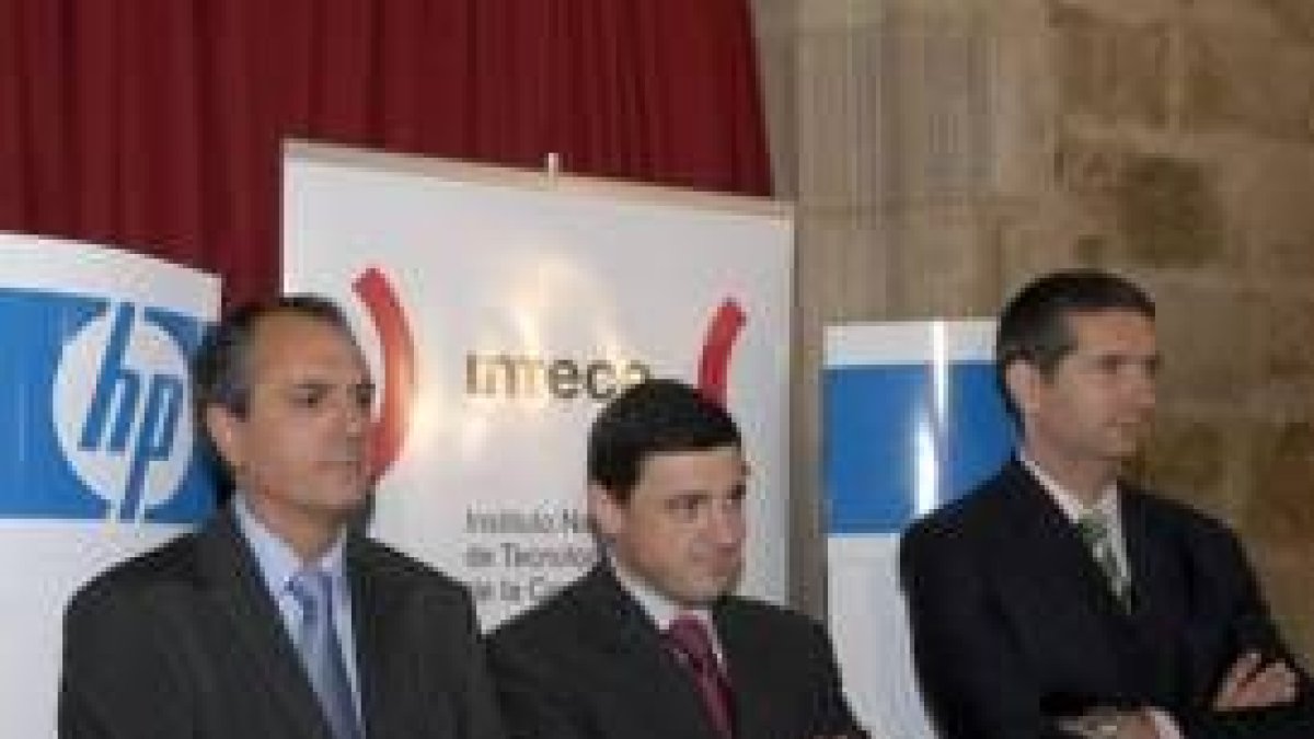 José Antonio de Paz, Enrique Martínez y Miguel Ángel Turrado, durante la presentación de ayer