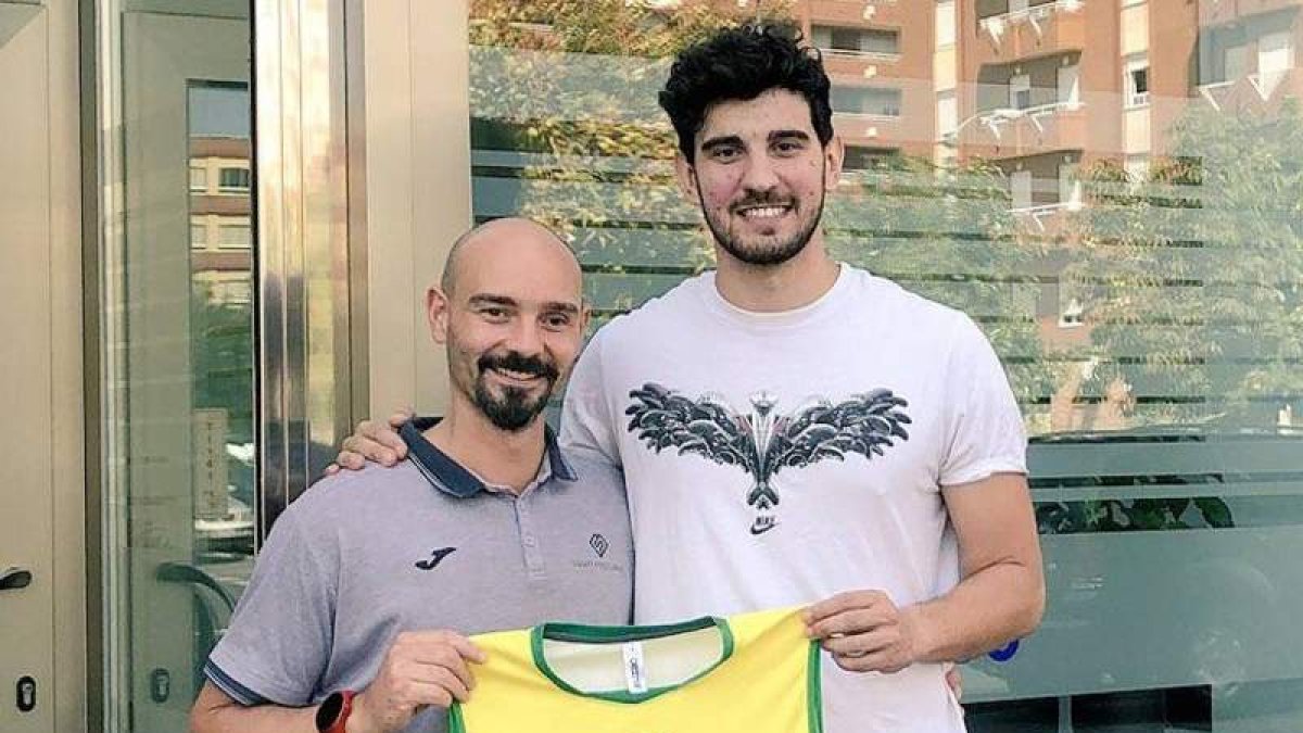 Laborda (derecha) y Fisioclínicas seguirán con Basket León. DL