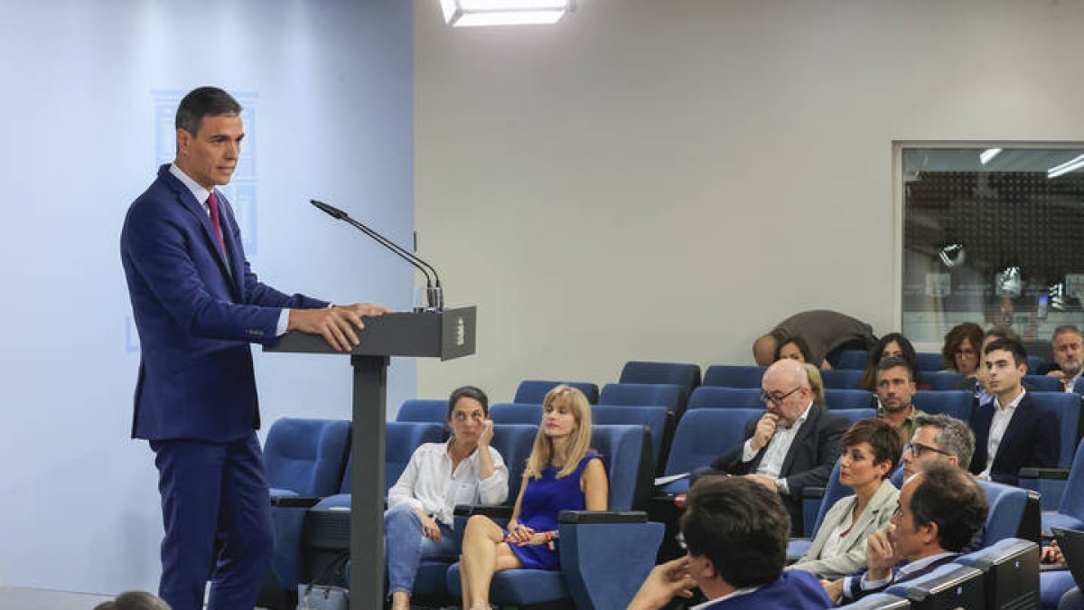 Pedro Sánchez, durante la rueda de prensa ofrecida tras la reunión mantenida con el rey Felipe VI. ZIPI