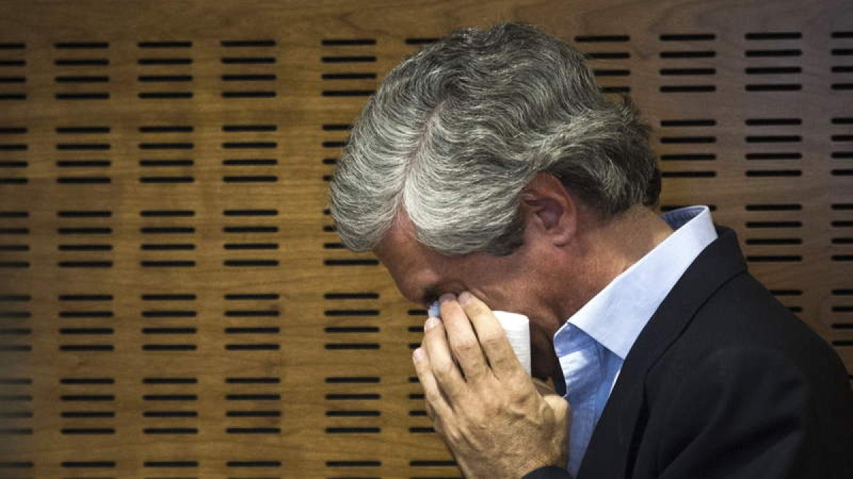 El hijo del ex presidente del Gobierno Adolfo Suárez, Adolfo Suárez Illana, emocionado.