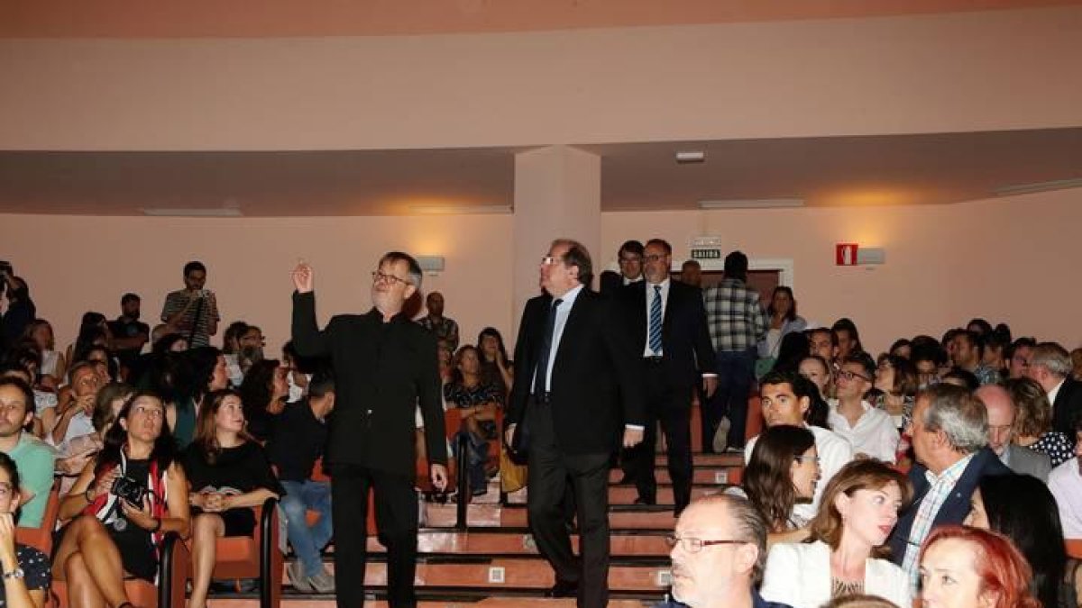 El presidente de la Junta, Juan Vicente Herrera, a su llegada a la inauguración en Salamanca del curso 2018-19 en Castilla y León.