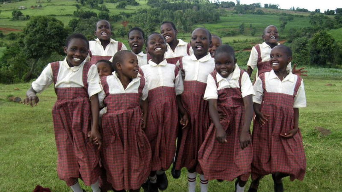 Enoosaen, un pueblo del sur de Kenia, donde las niñas persiguen sus sueños totalmente al margen de sus familias. EFE
