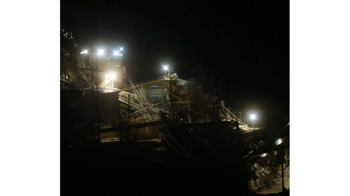 A las dos de la madrugada del viernes 7, Catisa trituraba piedra en su cantera de Las Médulas.