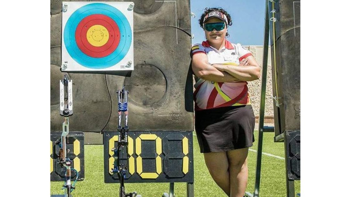 Andrea Marcos, una leonesa en la élite del tiro con arco. DL