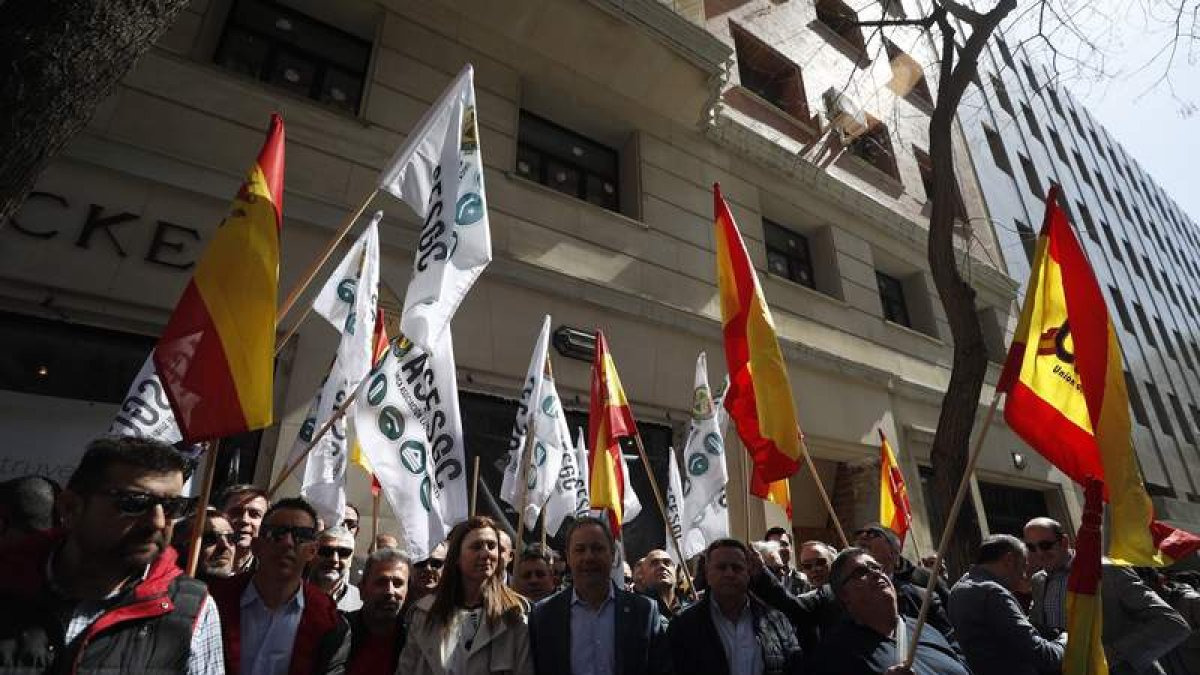 Protestas de los funcionarios.