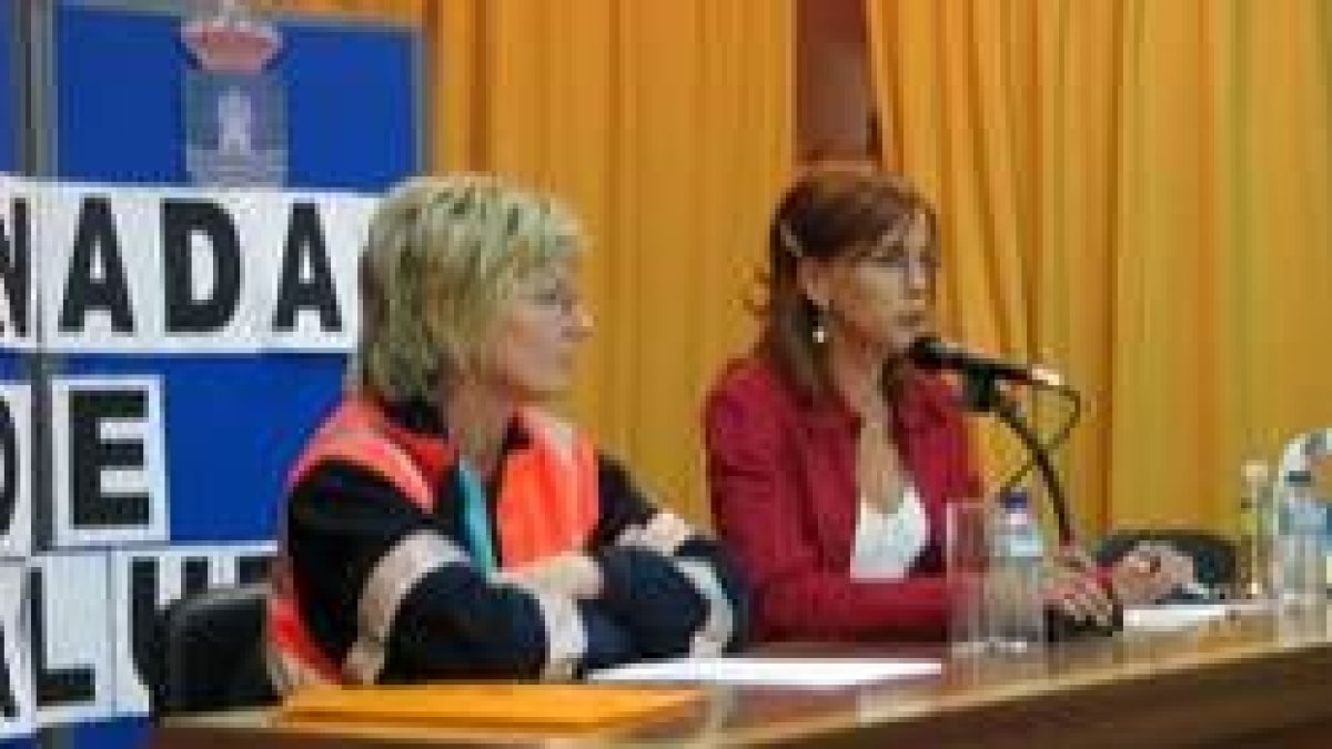 La doctora Ana Barragán y la concejala Margarita Cordero