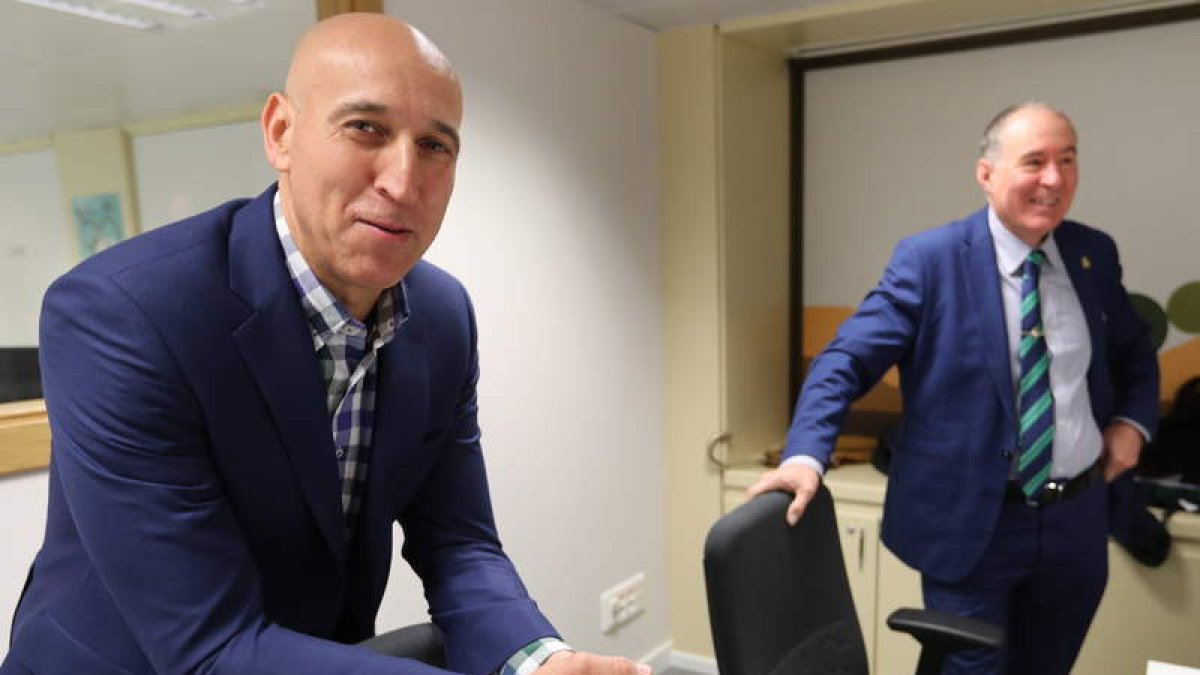 José Antonio Diez y Eduardo López Sendino, ayer en la presentación de la propuesta. RAMIRO