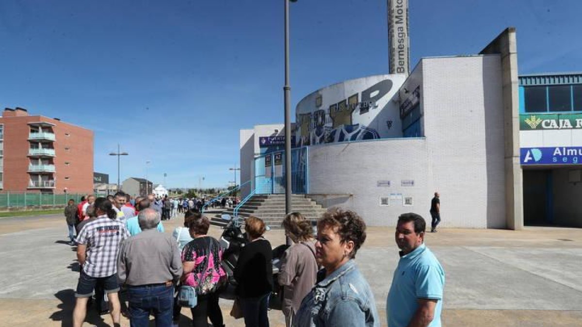 La afición blanquiazul sigue respondiendo con ilusión a la llamada de Segunda