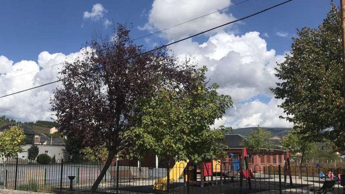 Área recreativa que ha cerrado el Ayuntamiento de Congosto. DL