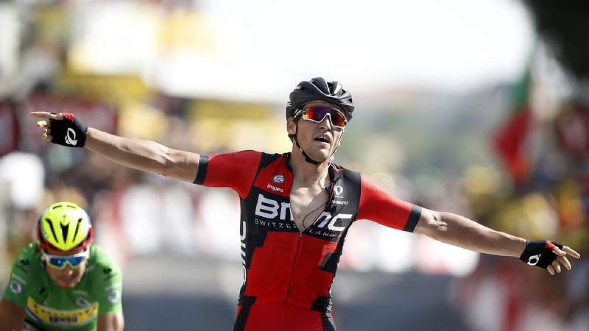 Van Avermaet se impone en la decimotercera etapa.