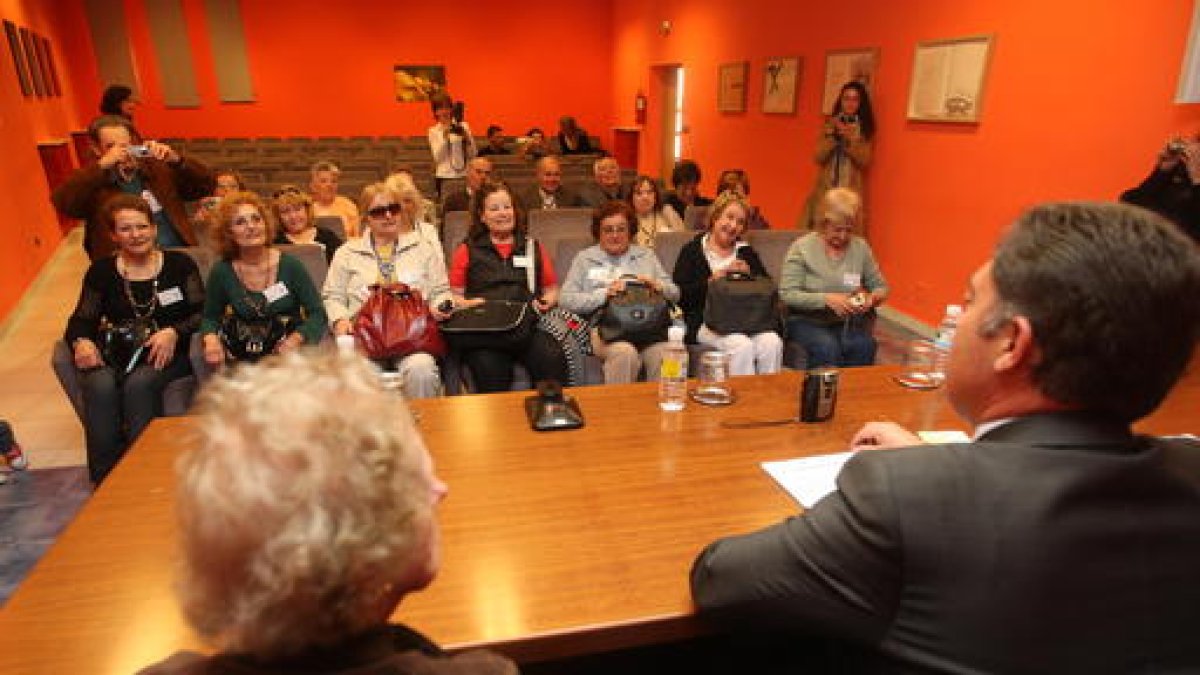 Los nuevos participantes en Añoranza fueron recibidos por el diputado de Cultura, Marcos Martínez