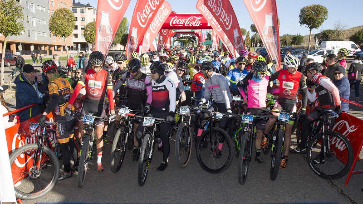 La Power Race León 2019 contó con más de 700 protagonistas en la línea de salida. FERNANDO OTERO