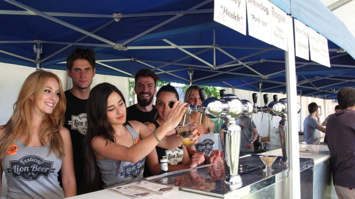 Inicio de la fiesta de la cerveza en el Hípico, en el ‘Lion Beer Festival’ que reúne a las mejores marcas nacionales e internacionales.