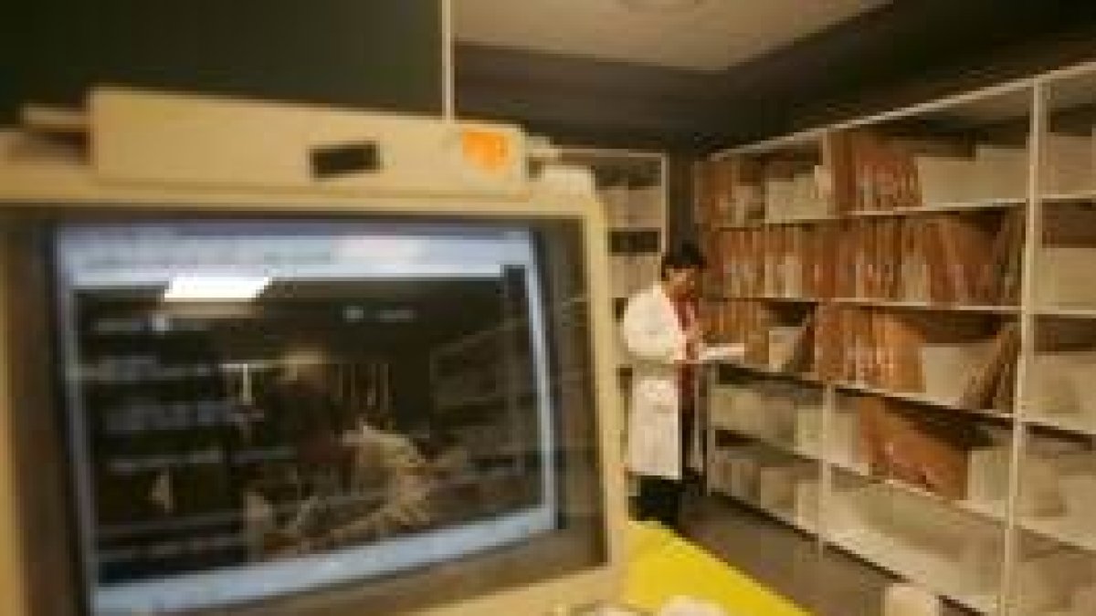 La entrada y salida de documentos es continua, sobre todo por las mañanas camino de las consultas