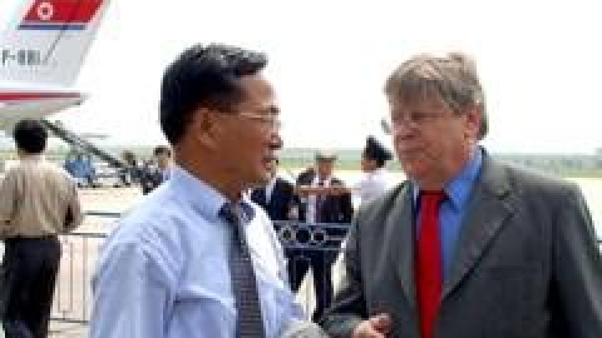 El vicedirector de energía de la ONU, Hoinonnen a su llegada a Corea