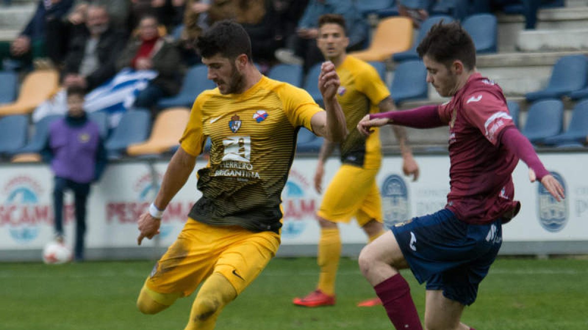 El empate sumado en Pontevedra supo a muy poco en las filas blanquiazules.