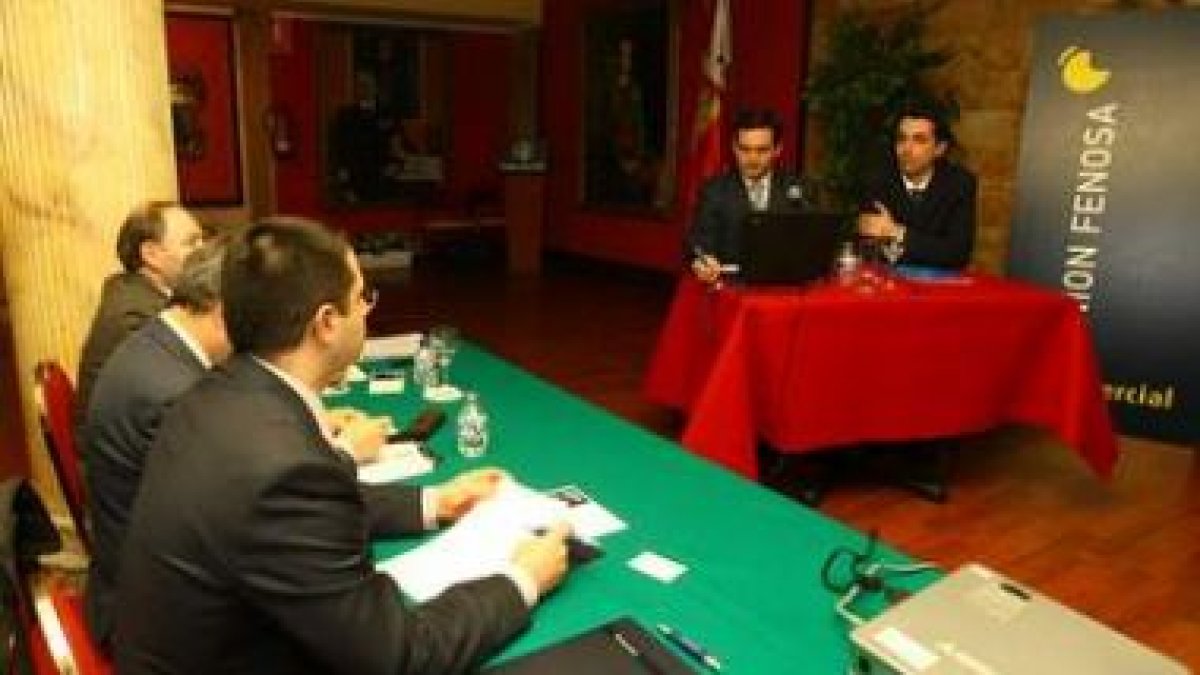 Los clientes de Fenosa recibieron información sobre las ayudas del Ente Regional de la Energía