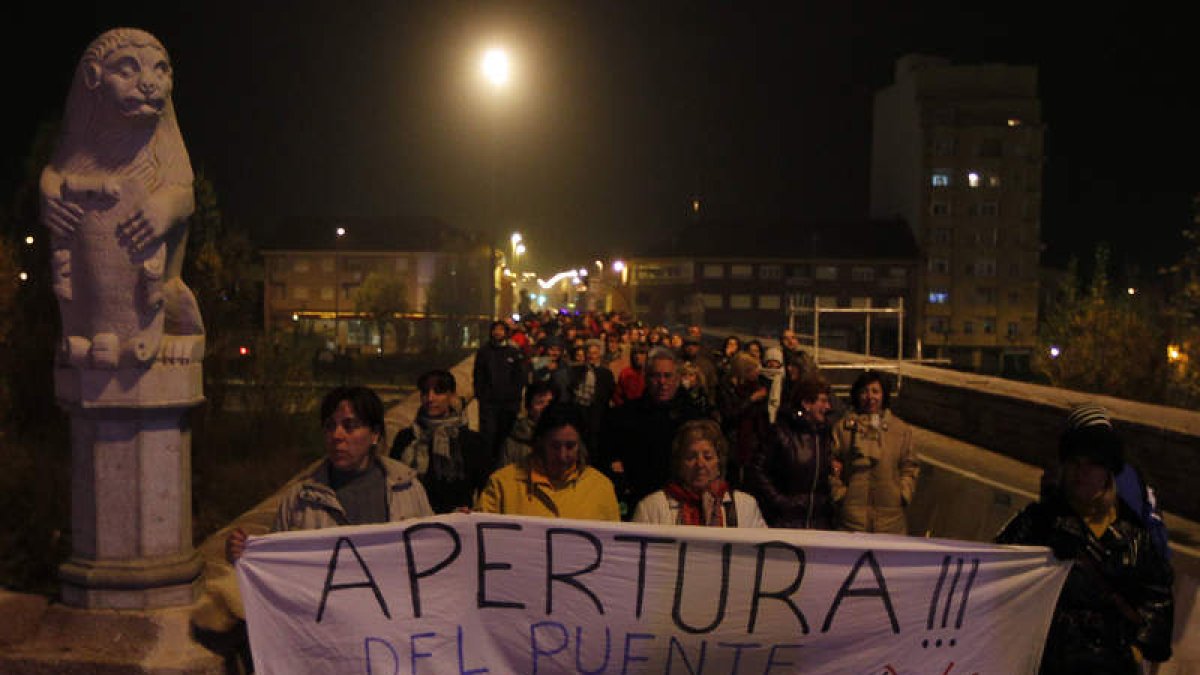 Los vecinos de Puente Castro salieron a reivindicar.