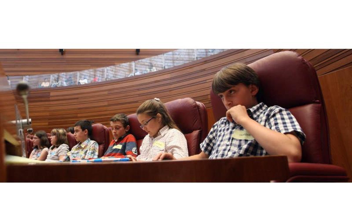 Sesión plenaria en las Cortes dentro de la actividad «Diputados por un día».