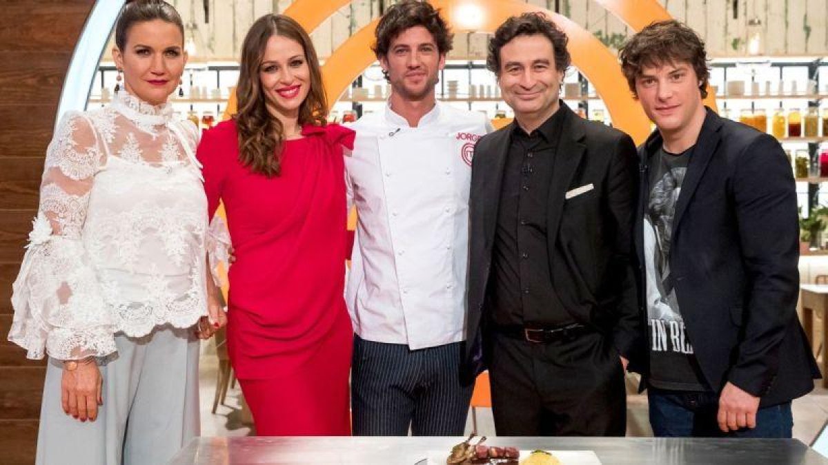 El jurado junto con Jorge Brazalez, el ganador de Masterchef 5 (TVE-1).